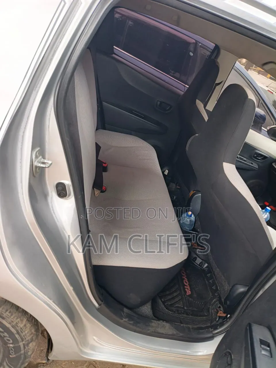 Toyota Vitz 2011 Silver
