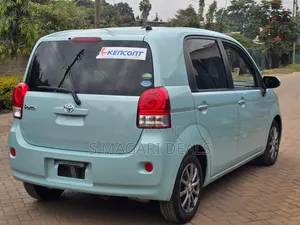 Toyota Porte 2020 Blue