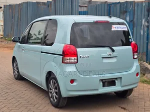 Toyota Porte 2020 Blue