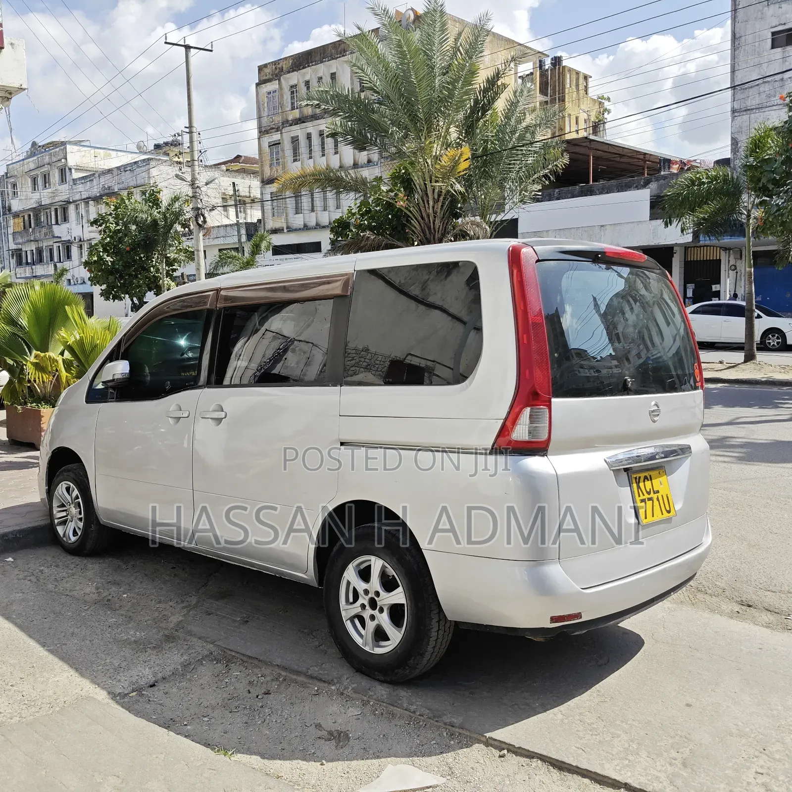 Nissan Serena 2011 Silver