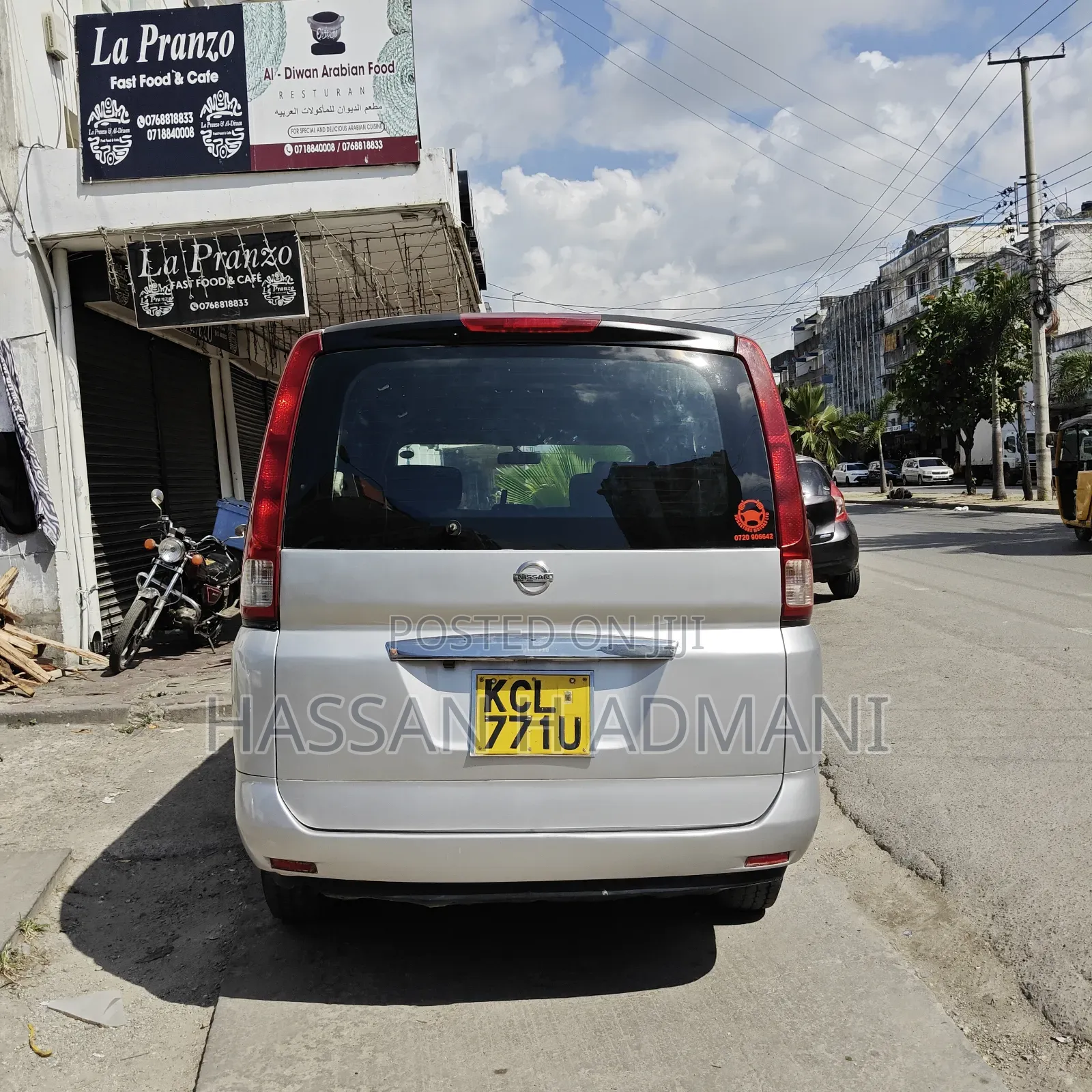 Nissan Serena 2011 Silver