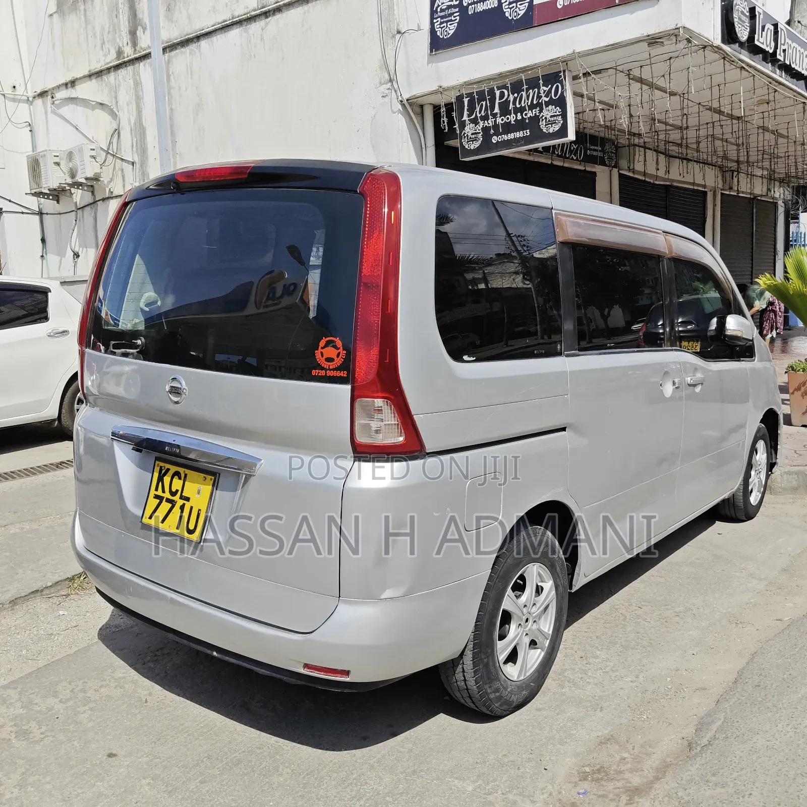 Nissan Serena 2011 Silver