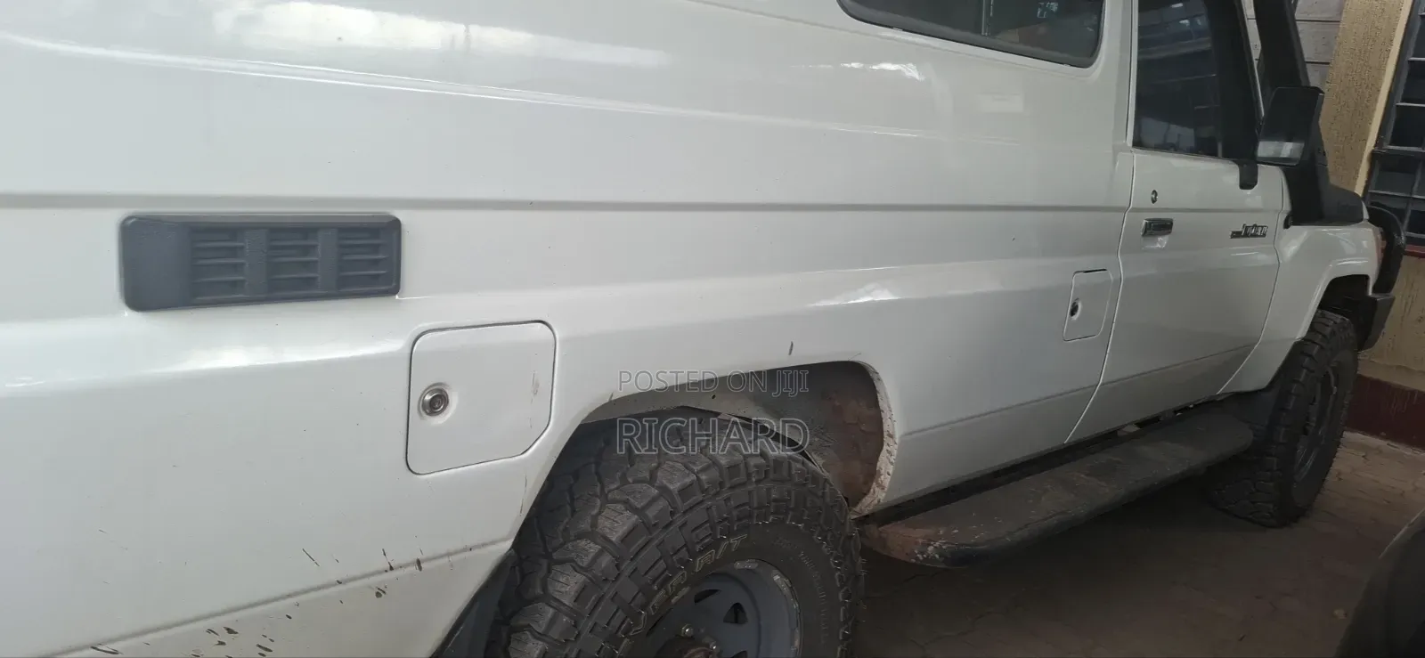 Toyota Land Cruiser 2010 White