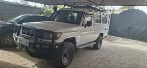 Toyota Land Cruiser 2010 White