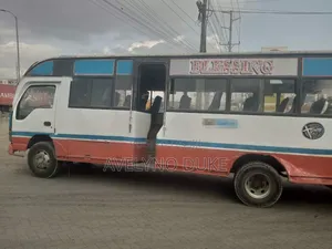 Isuzu NQR 2010 Orange