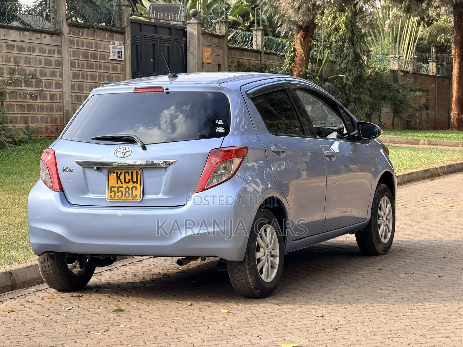 Toyota Vitz 1.3 FWD 5dr 2012 Blue