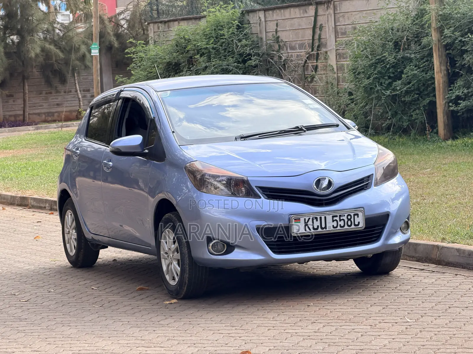 Toyota Vitz 1.3 FWD 5dr 2012 Blue