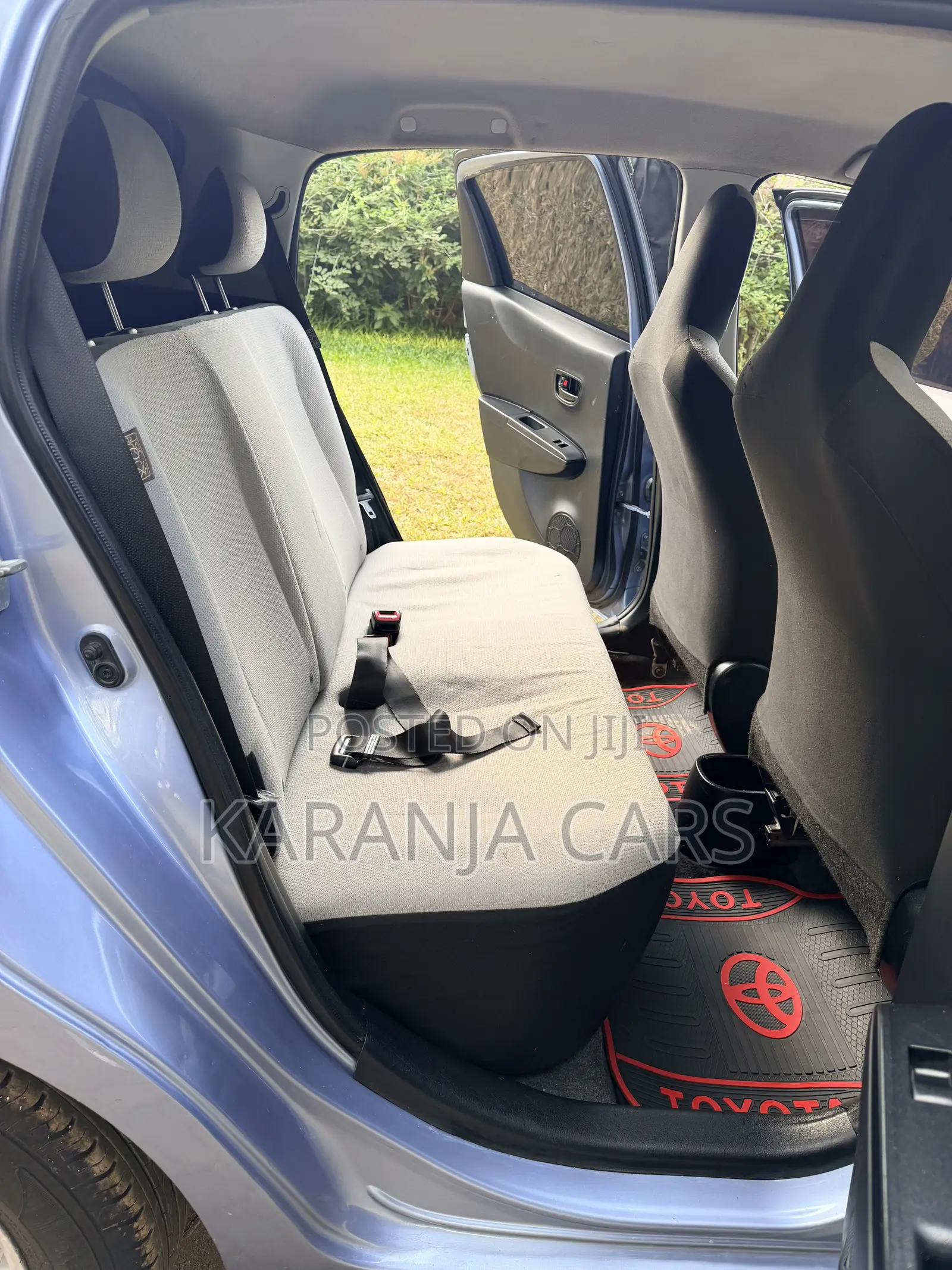 Toyota Vitz 1.3 FWD 5dr 2012 Blue