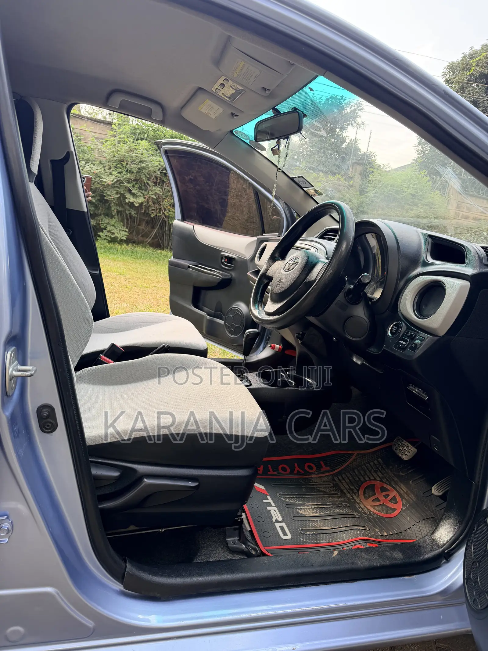 Toyota Vitz 1.3 FWD 5dr 2012 Blue