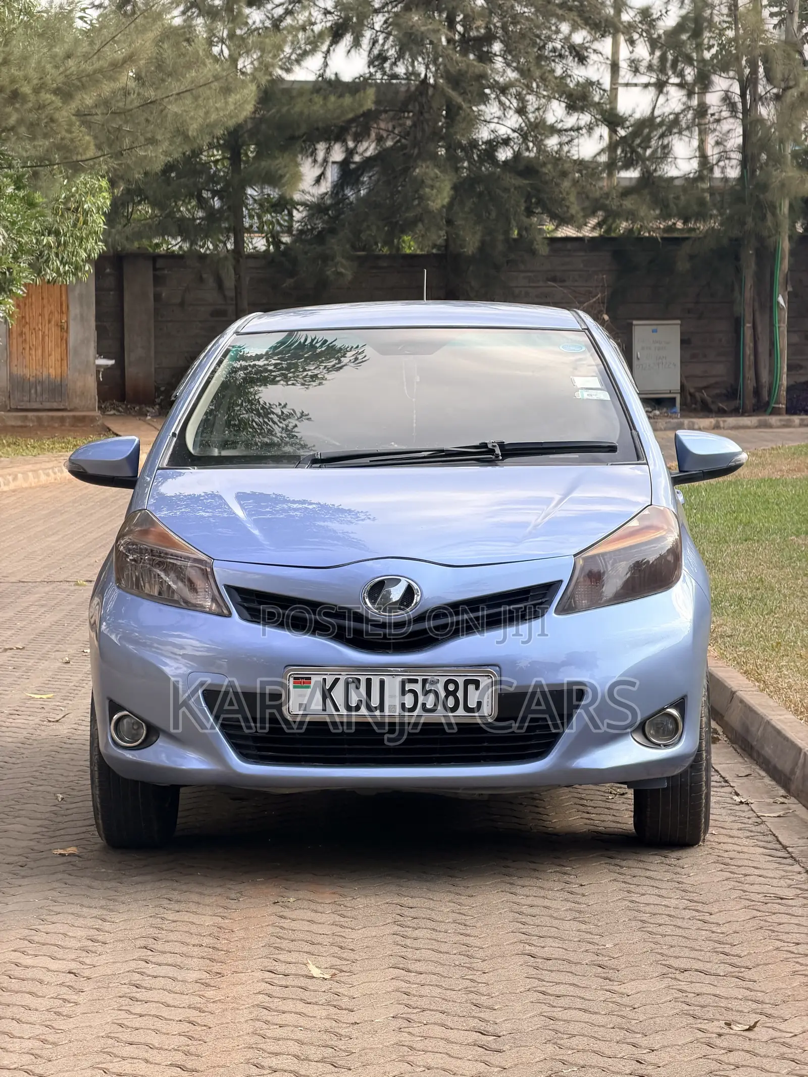 Toyota Vitz 1.3 FWD 5dr 2012 Blue