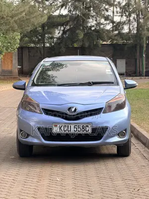 Toyota Vitz 1.3 FWD 5dr 2012 Blue