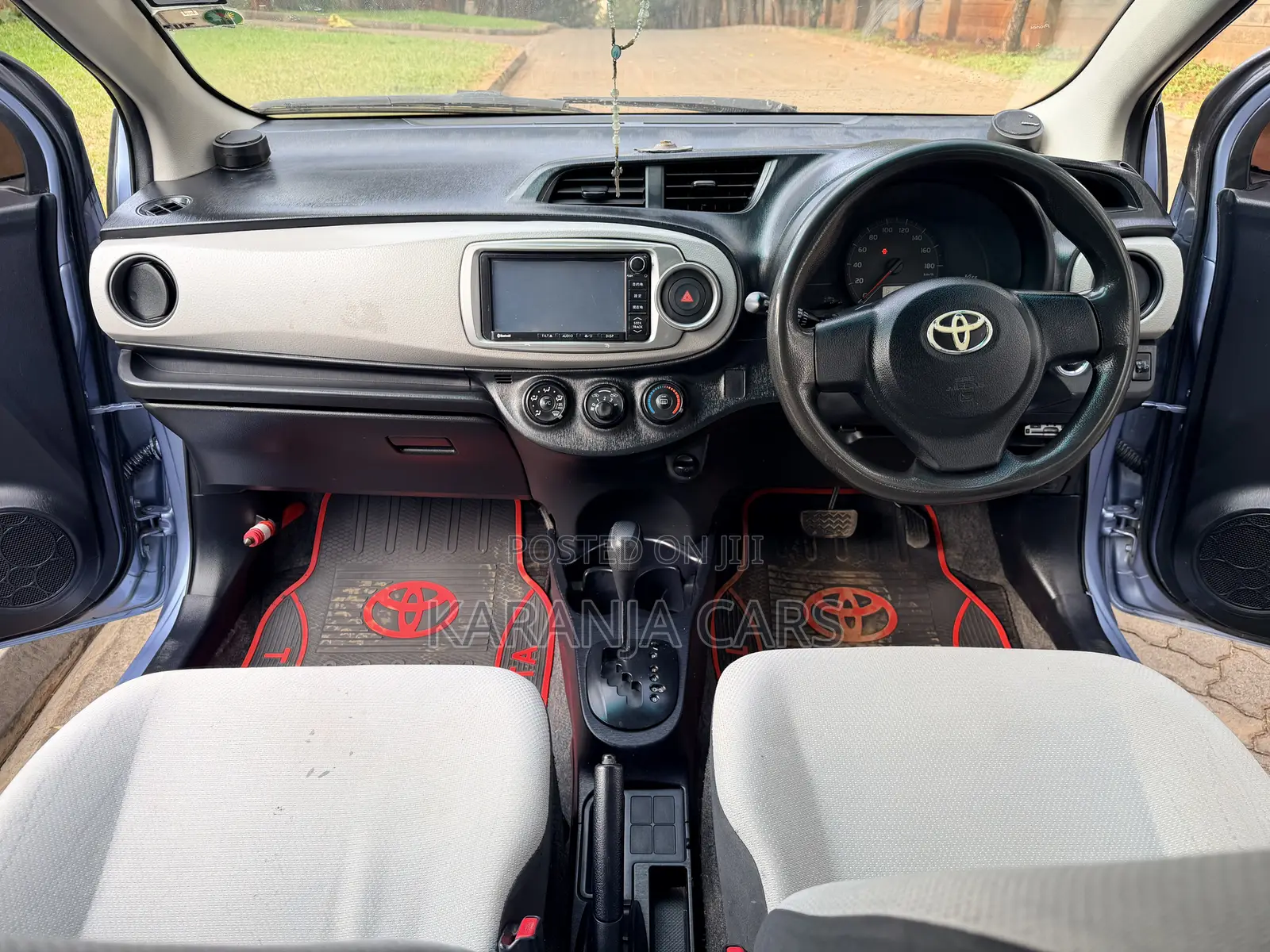 Toyota Vitz 1.3 FWD 5dr 2012 Blue