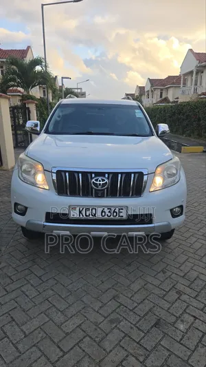 Toyota Land Cruiser Prado 2011 Off white