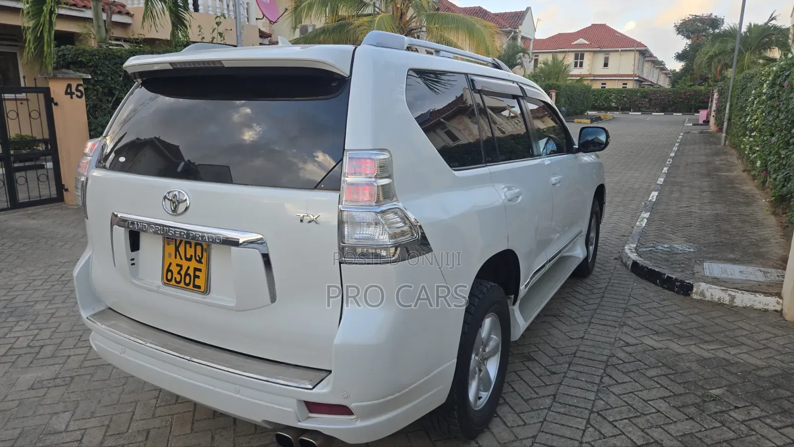 Toyota Land Cruiser Prado 2011 White