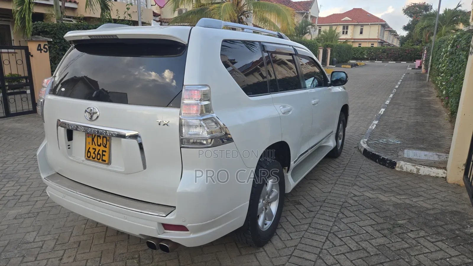 Toyota Land Cruiser Prado 2011 White