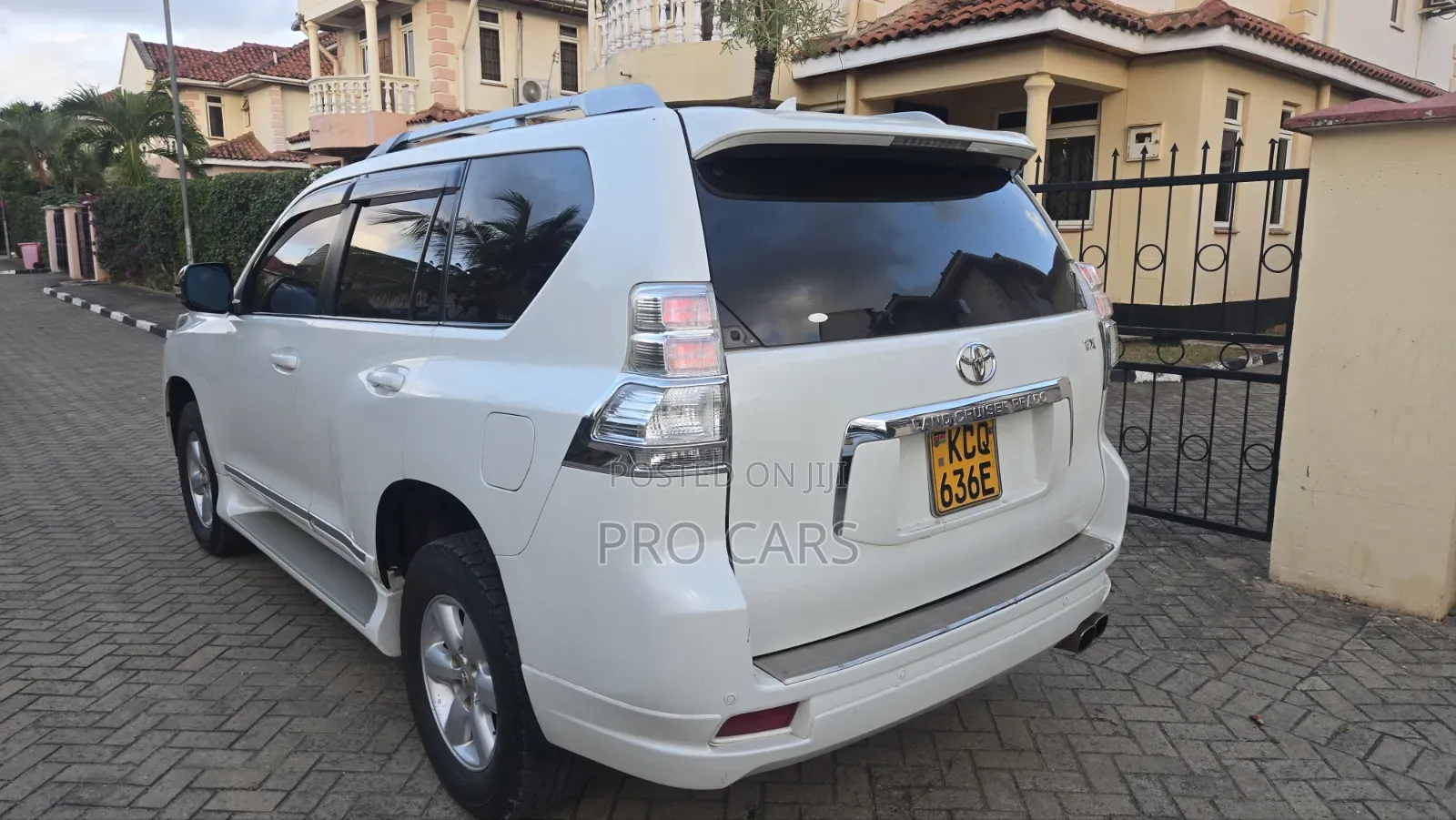 Toyota Land Cruiser Prado 2011 White