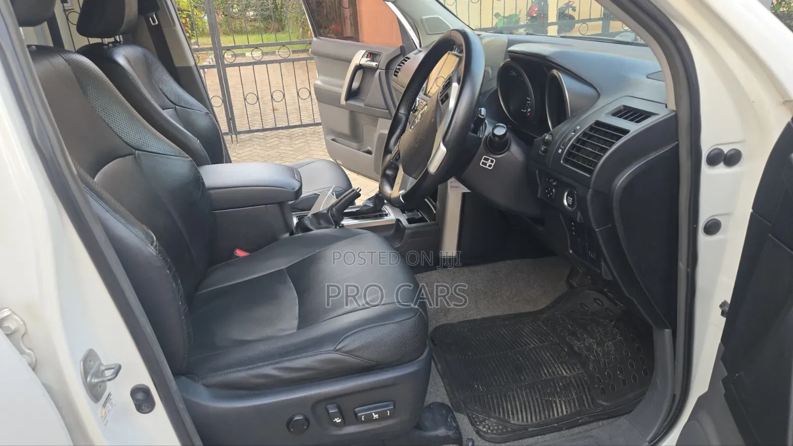 Toyota Land Cruiser Prado 2011 White