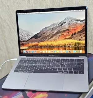 Laptop Apple MacBook Pro 2017 16GB Intel Core i7 SSD 512GB
