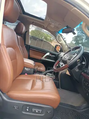 Toyota Land Cruiser 4.6 V8 ZX 2014 White
