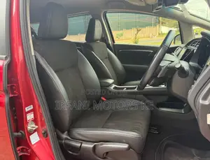 Honda Shuttle 1.5 Hybrid 2WD 2019 Red