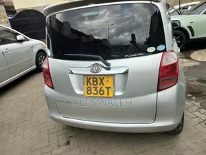 Toyota Ractis 2006 Silver