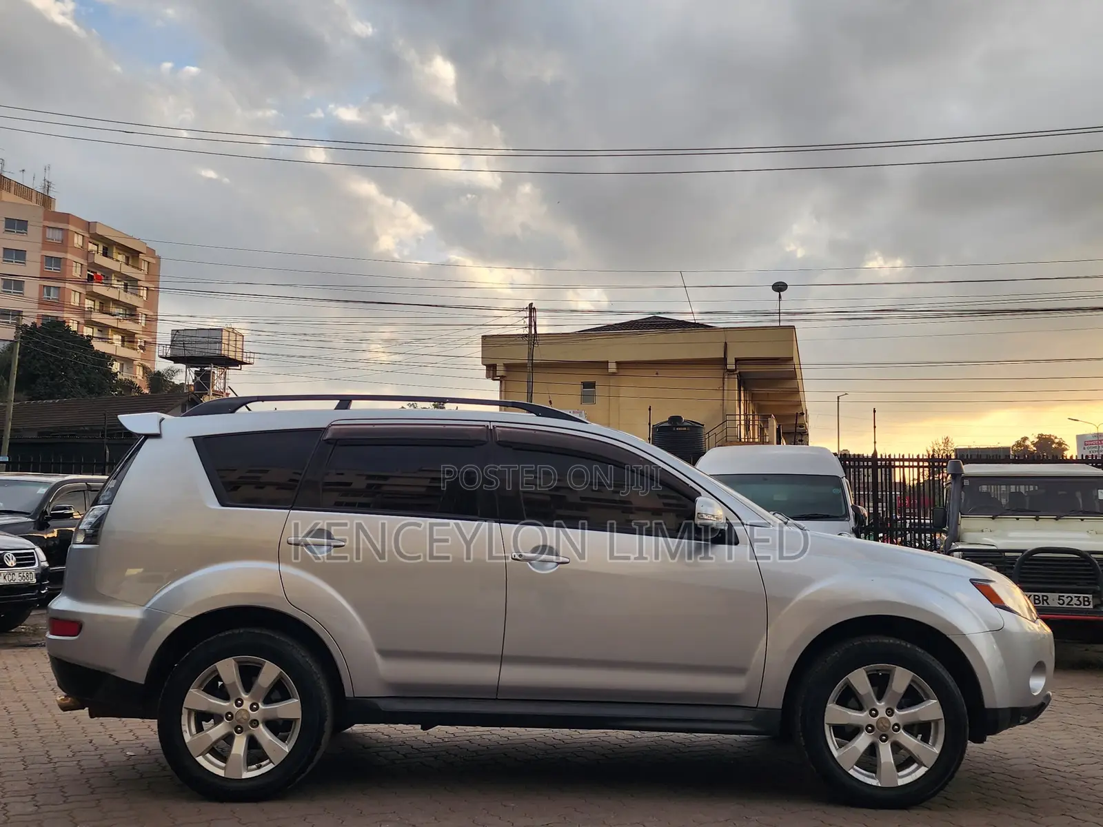 Mitsubishi Outlander SE 2011 Silver