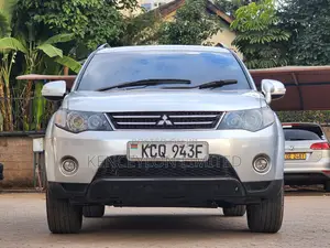 Mitsubishi Outlander SE 2011 Silver