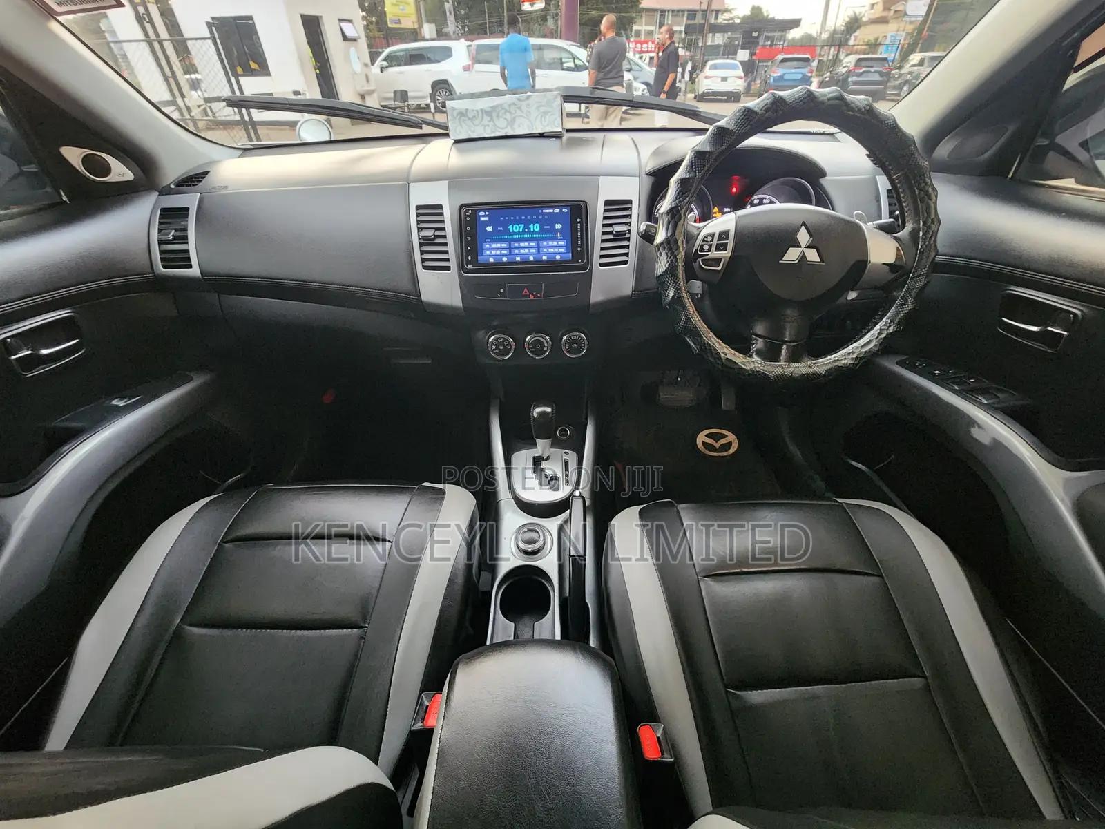 Mitsubishi Outlander SE 2011 Silver
