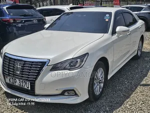 Toyota Crown 2017 White