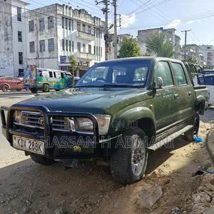 Toyota Hilux 2004 Green
