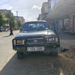 Toyota Hilux 2004 Green