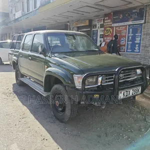 Toyota Hilux 2004 Green