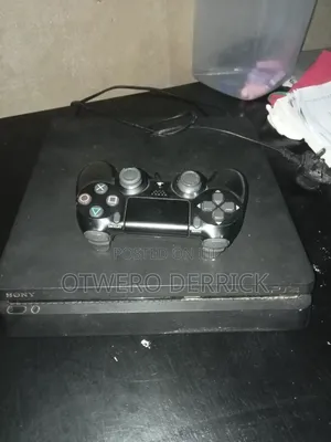 Play Station 4 Slim