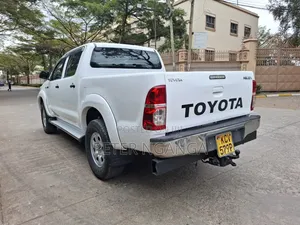 Toyota Hilux 2013 Off white