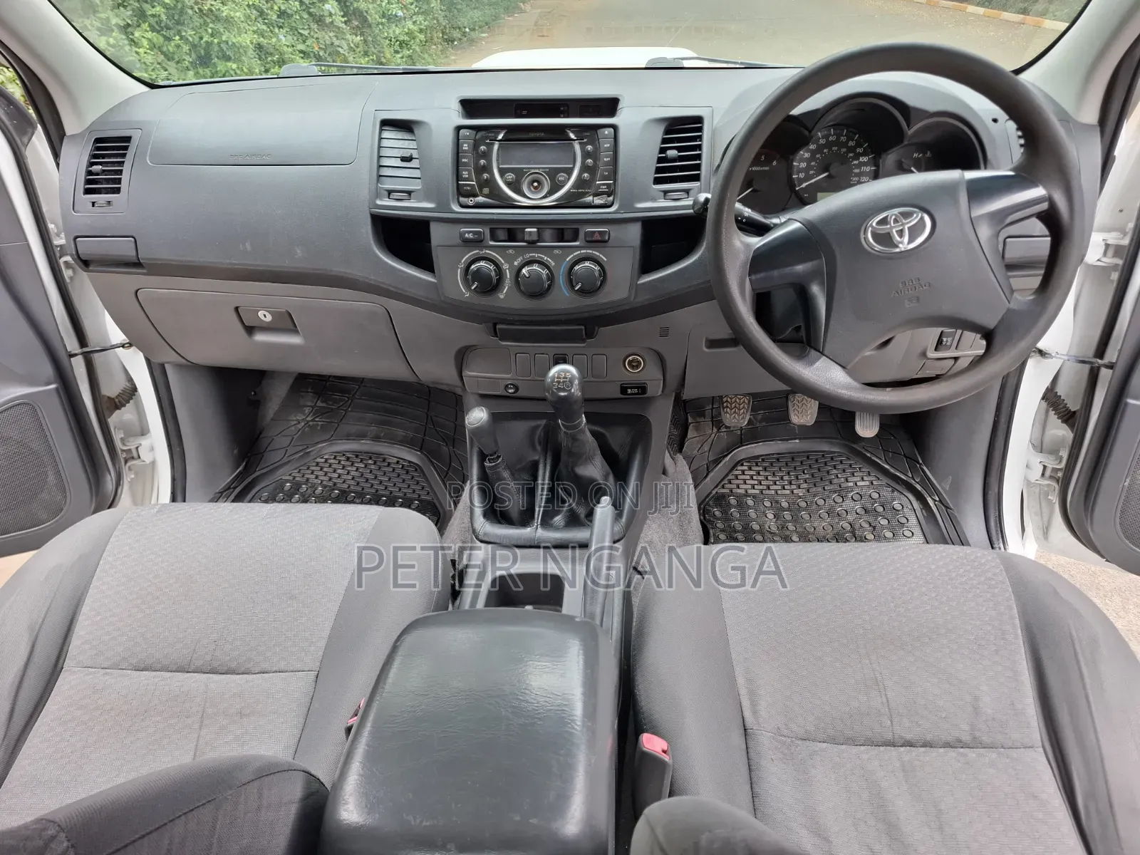 Toyota Hilux 2013 Off white