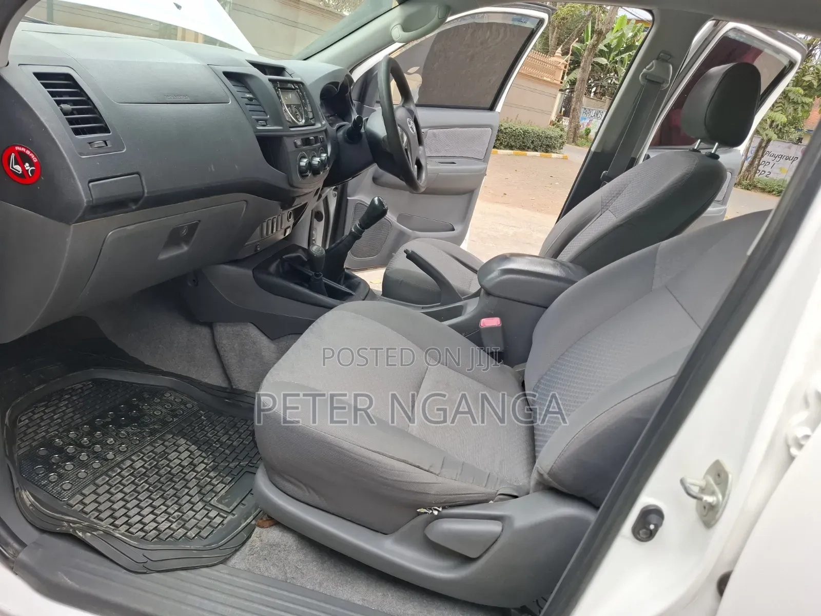 Toyota Hilux 2013 Off white