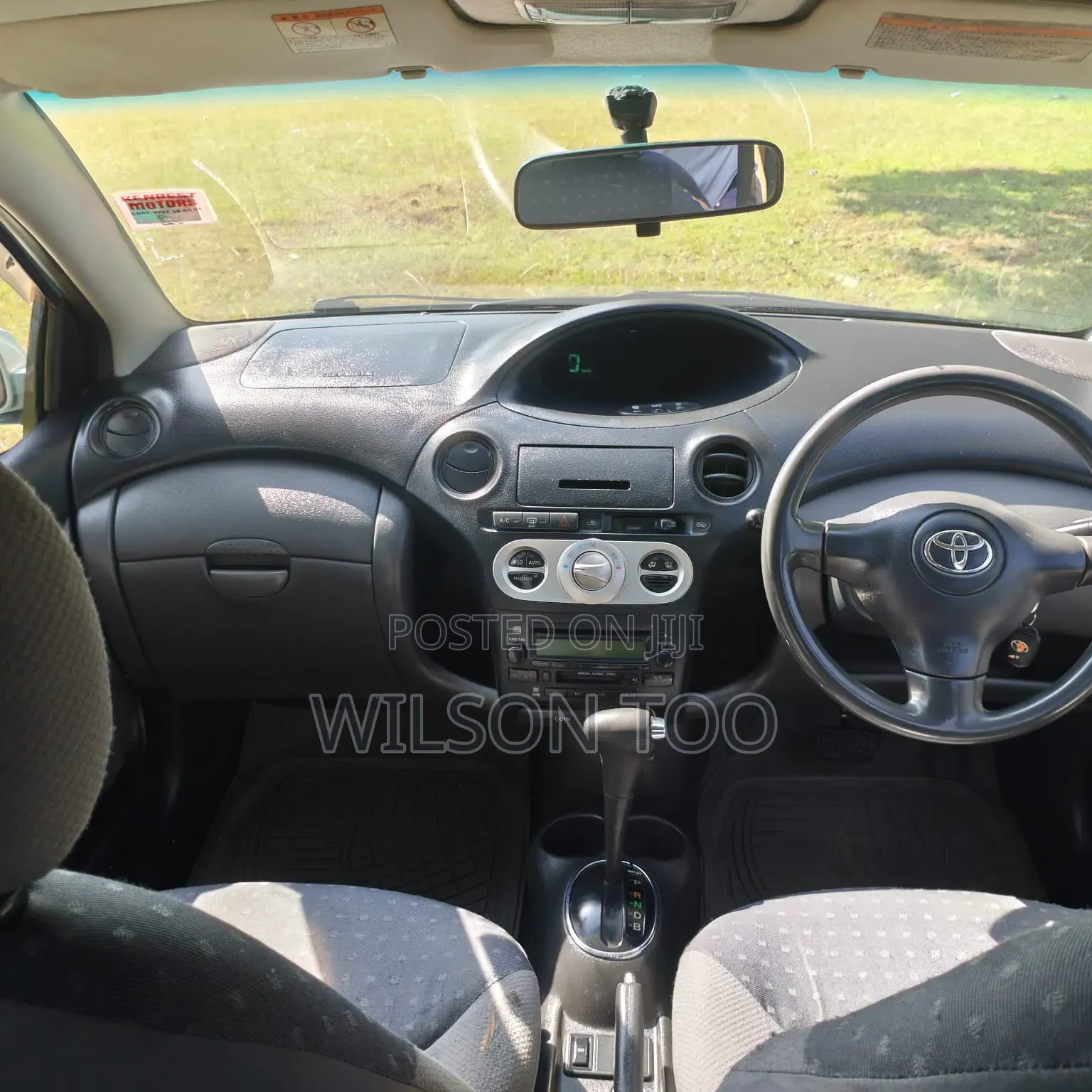 Toyota Vitz 2005 Ivory