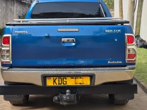 Toyota Hilux 2014 Blue