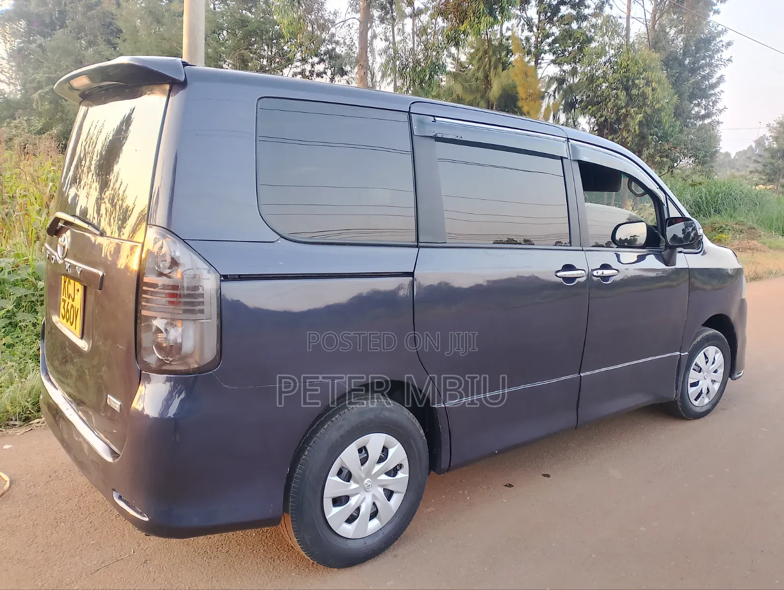 Toyota Voxy 2010 Purple