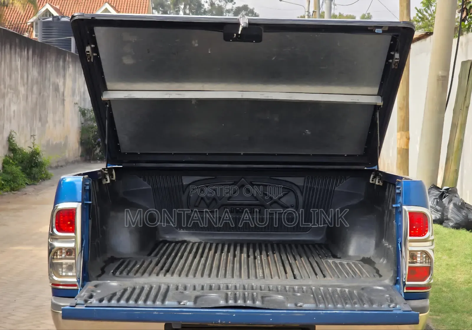 Toyota Hilux 2014 Blue