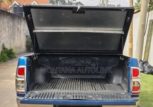 Toyota Hilux 2014 Blue
