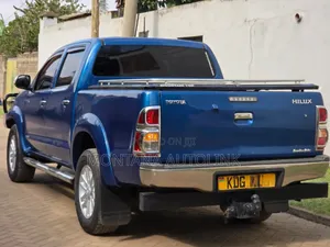 Toyota Hilux 2014 Blue
