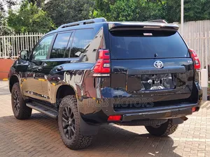 Toyota Land Cruiser Prado 2023 Black