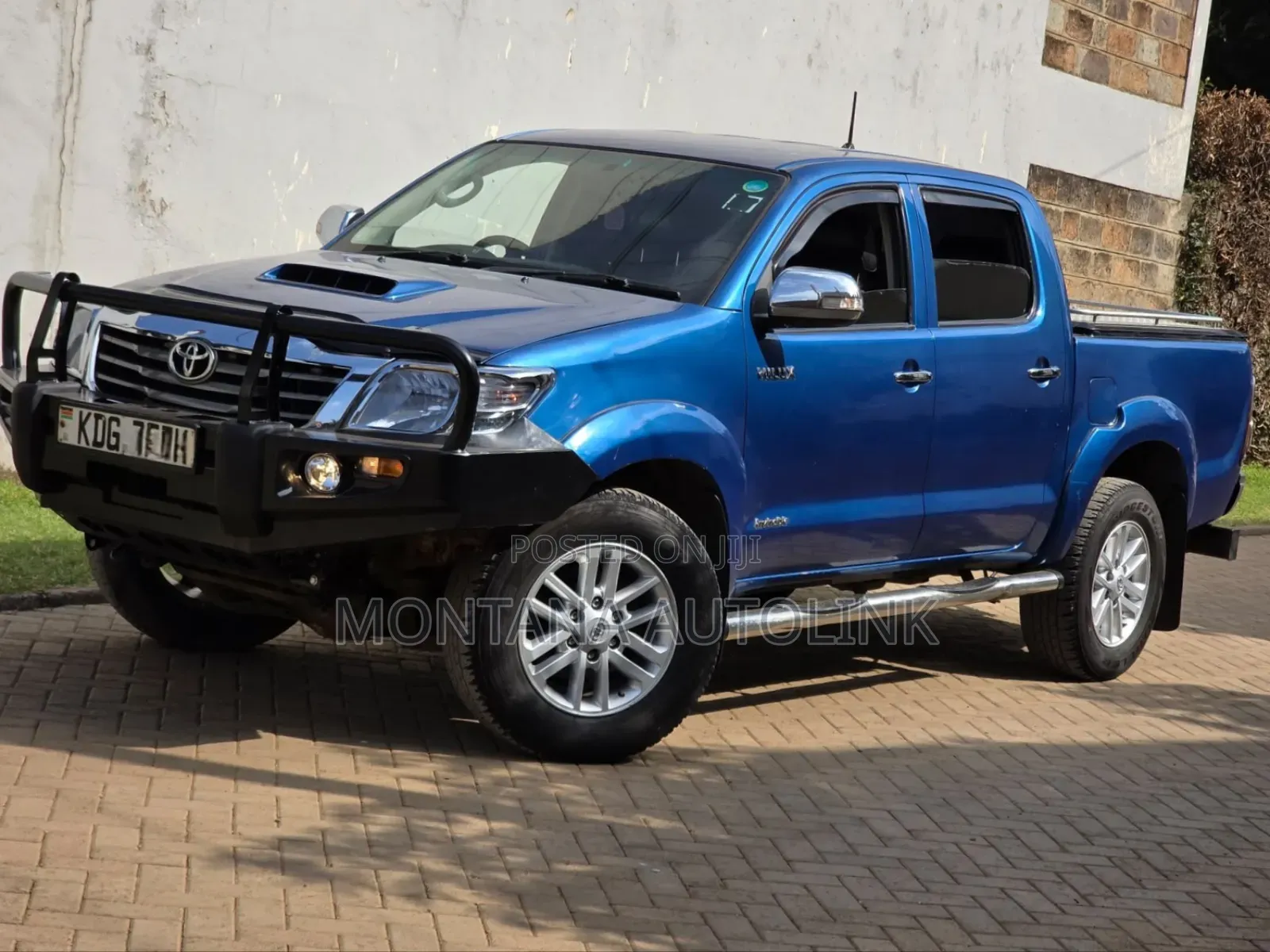 Toyota Hilux 2014 Blue