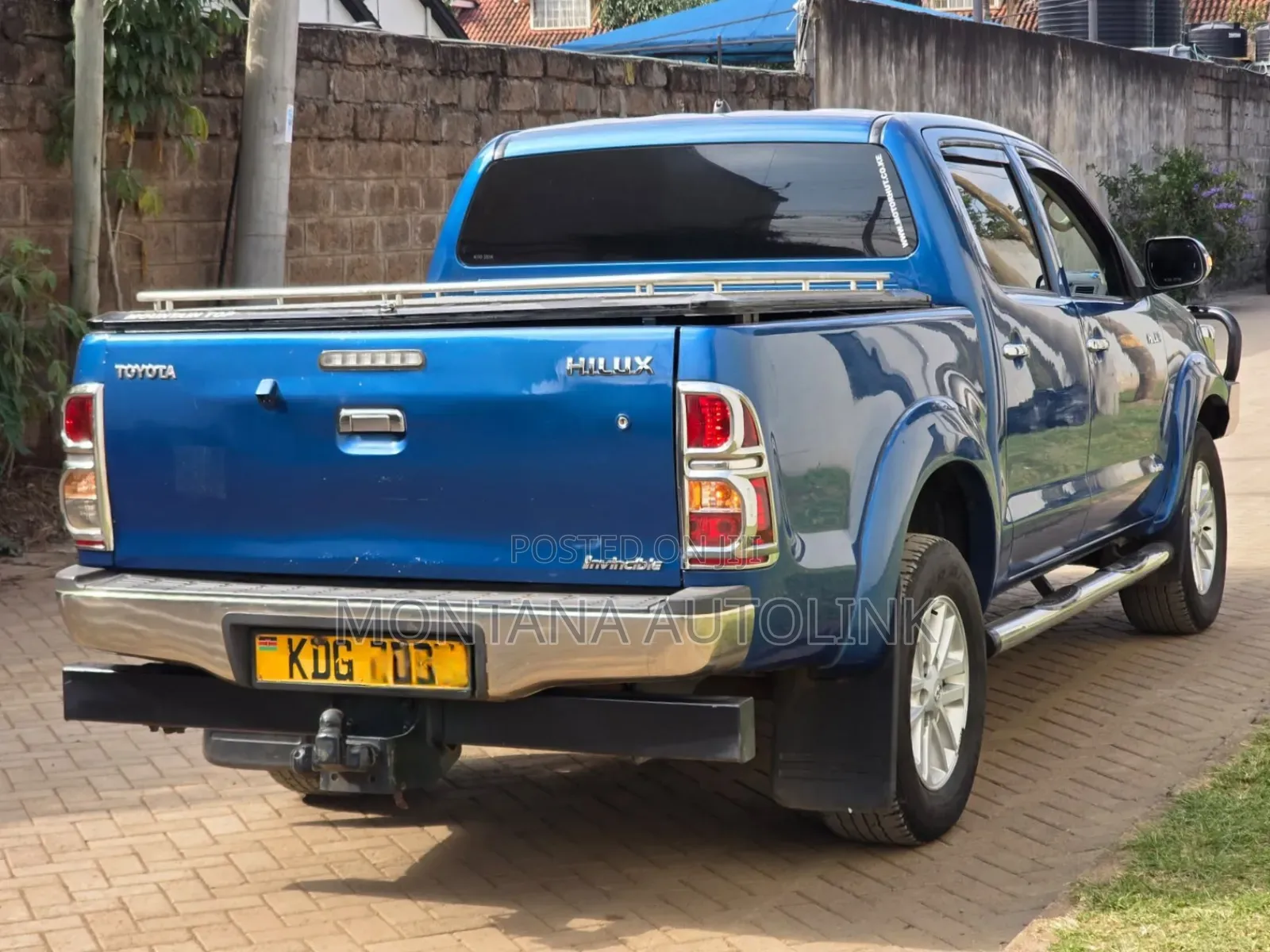 Toyota Hilux 2014 Blue