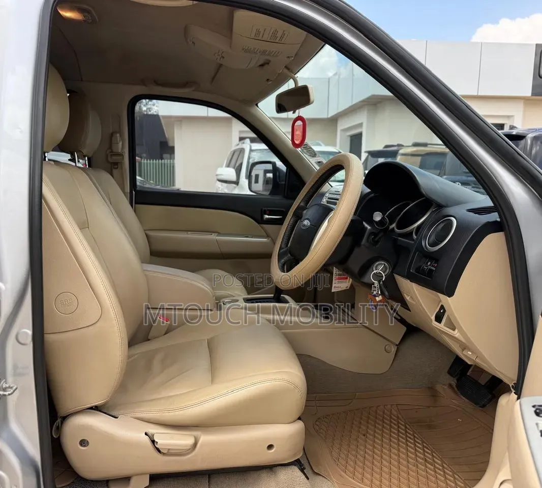 Ford Everest 2011 Silver
