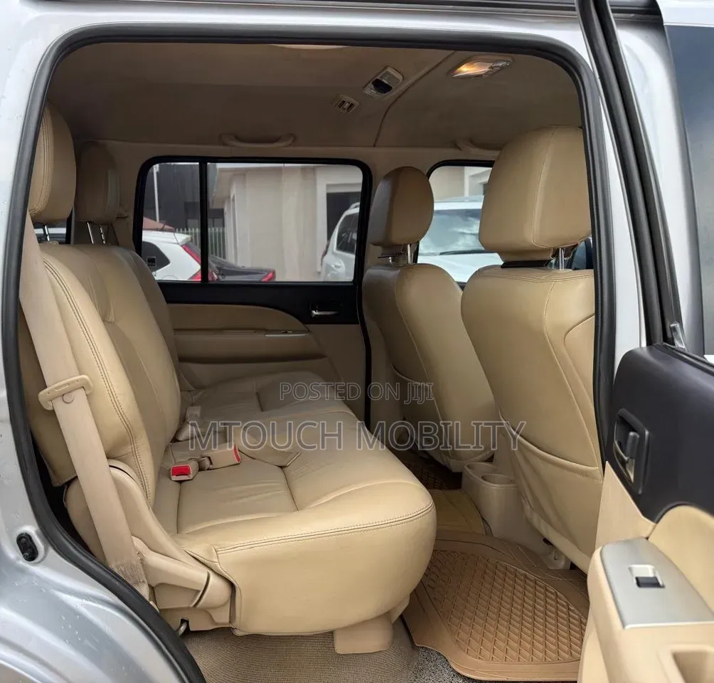 Ford Everest 2011 Silver
