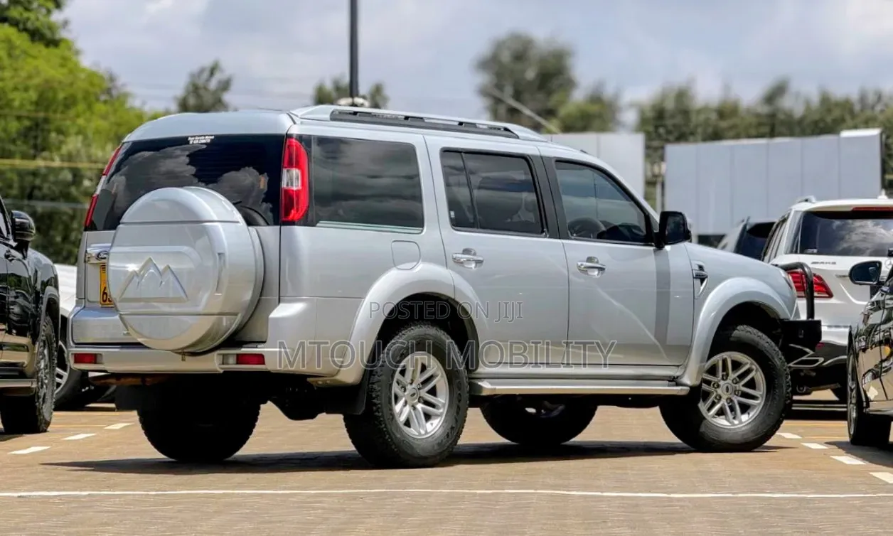 Ford Everest 2011 Silver