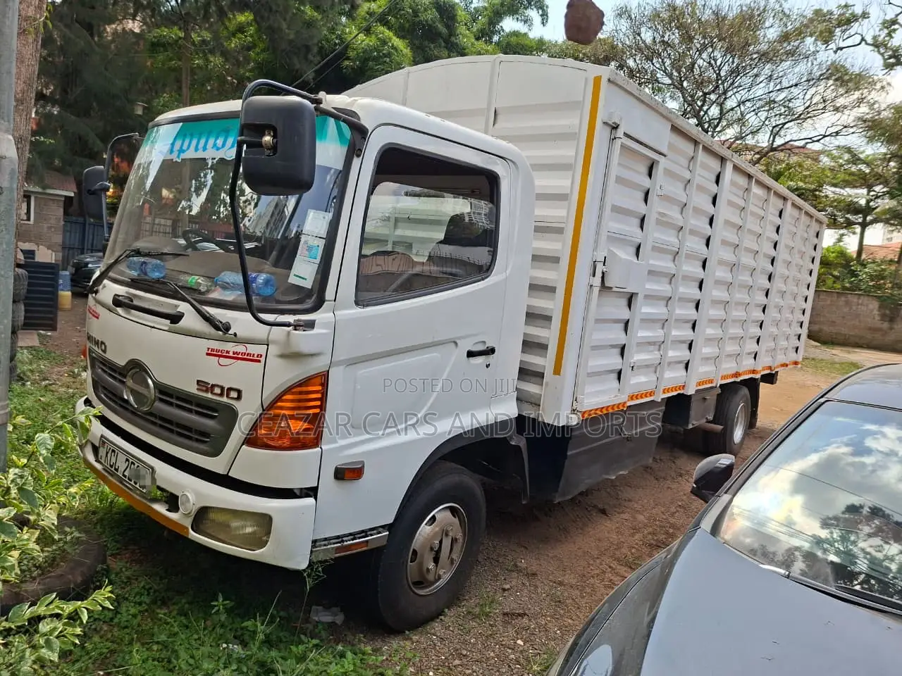 Hino Hino Dutro 2014 White