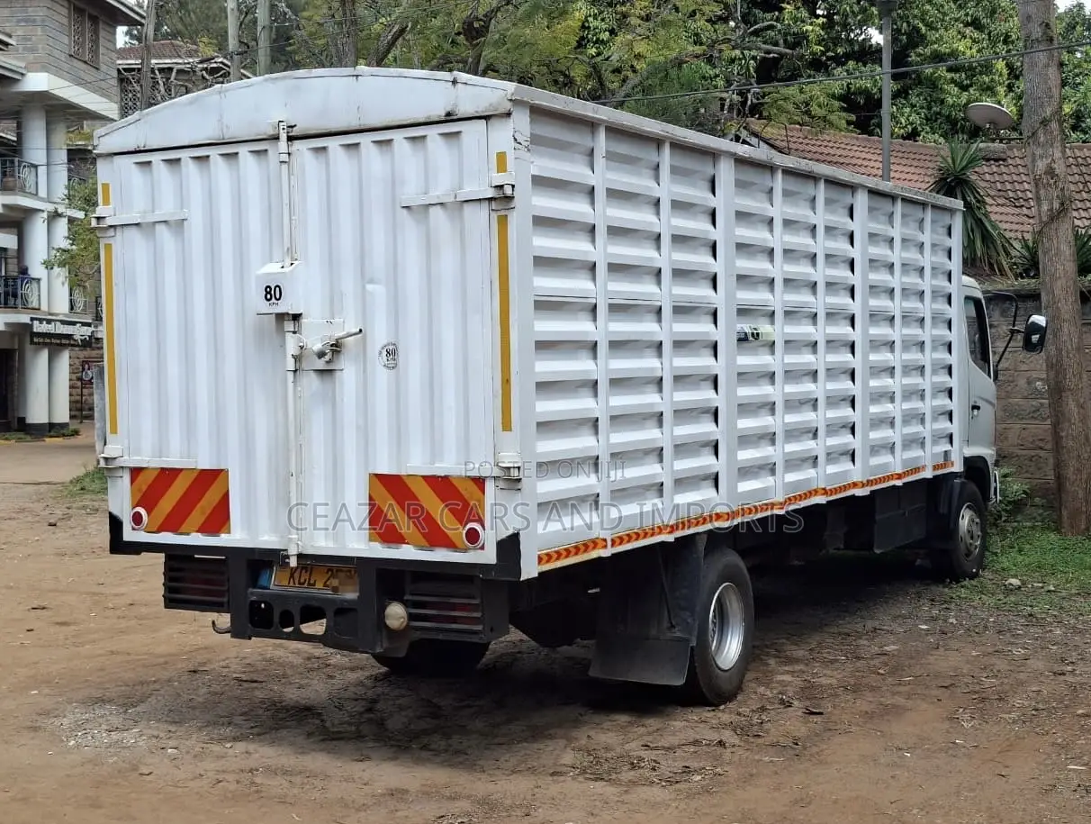 Hino Hino Dutro 2014 White
